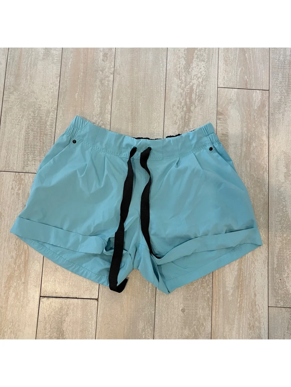 Lululemon Women’s Size 8 Blue Summer Drawstring Athletic Shorts Pockets